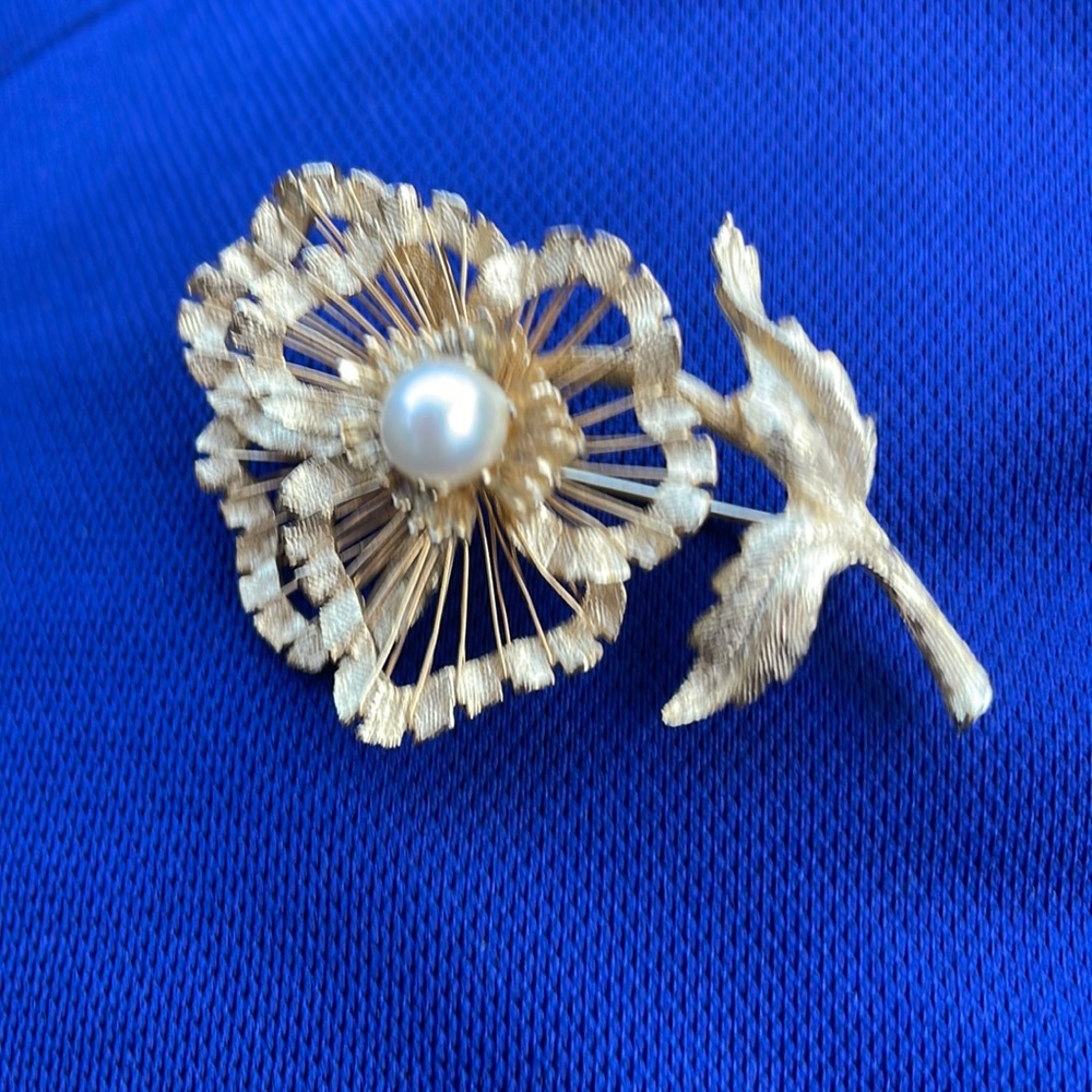 Vintage Signed Brooks floral flower gold plated  brooch.
